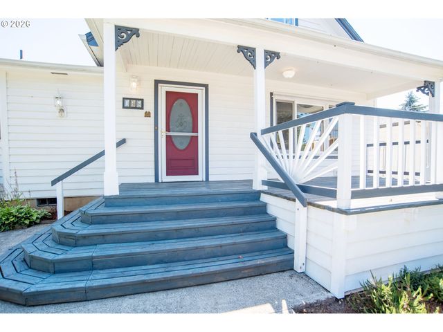 146 Ne CURRIN St, Estacada, OR 97023