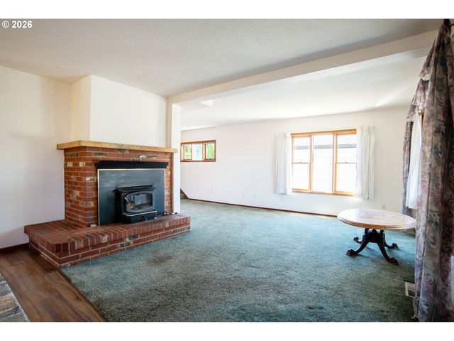 146 Ne CURRIN St, Estacada, OR 97023