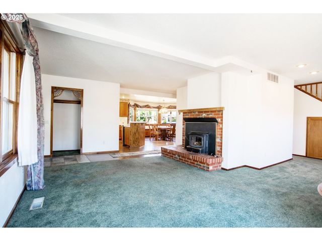146 Ne CURRIN St, Estacada, OR 97023