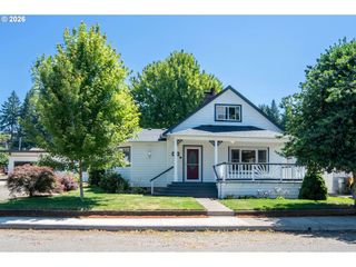 146 Ne CURRIN St, Estacada, OR 97023