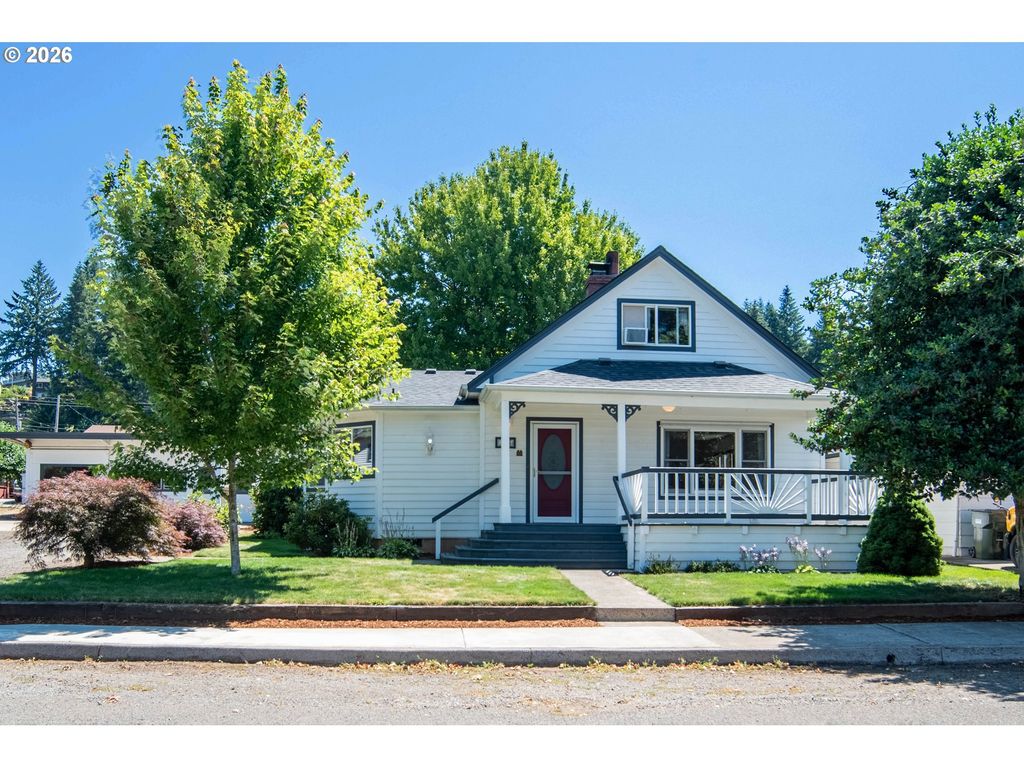 146 Ne CURRIN St, Estacada, OR 97023