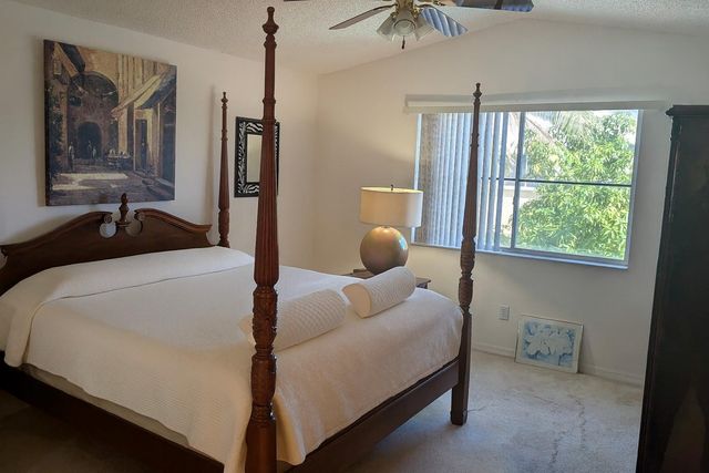 19101 NW 11th St, Pembroke Pines, FL 33029