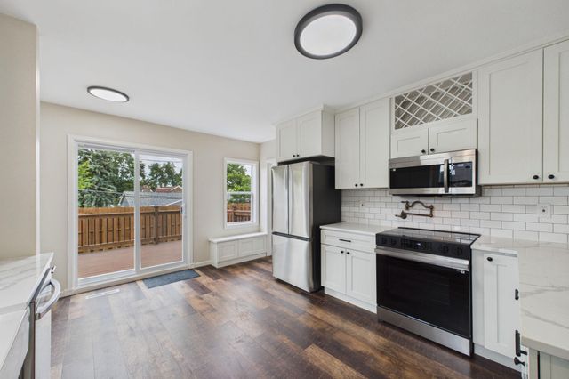 1599 Highland Parkway, Saint Paul, MN 55116