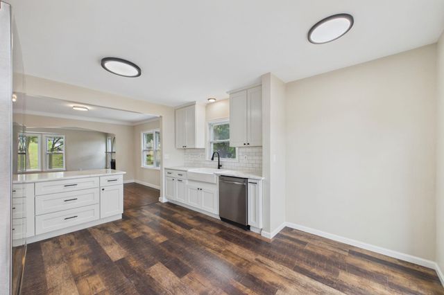 1599 Highland Parkway, Saint Paul, MN 55116