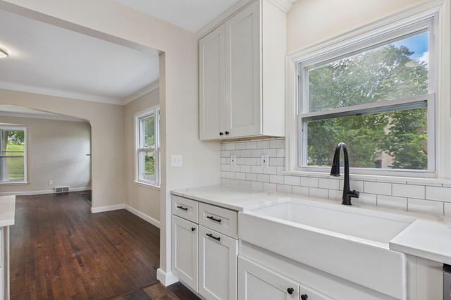 1599 Highland Parkway, Saint Paul, MN 55116