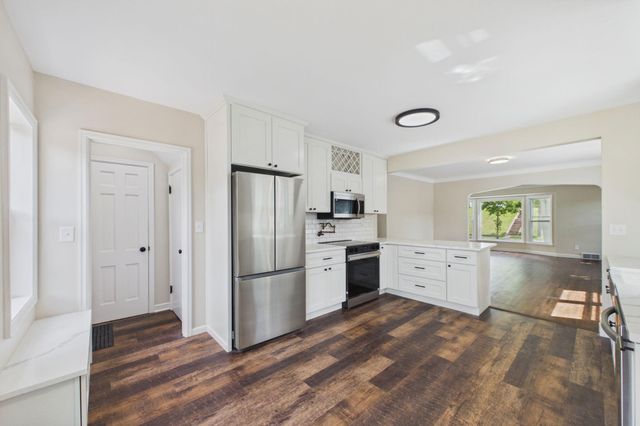 1599 Highland Parkway, Saint Paul, MN 55116