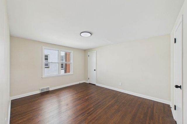 1599 Highland Parkway, Saint Paul, MN 55116