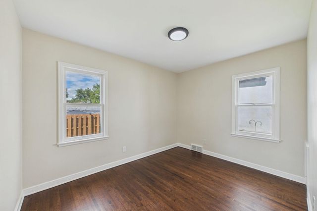 1599 Highland Parkway, Saint Paul, MN 55116