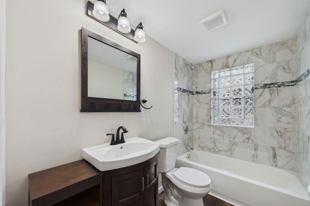 1599 Highland Parkway, Saint Paul, MN 55116