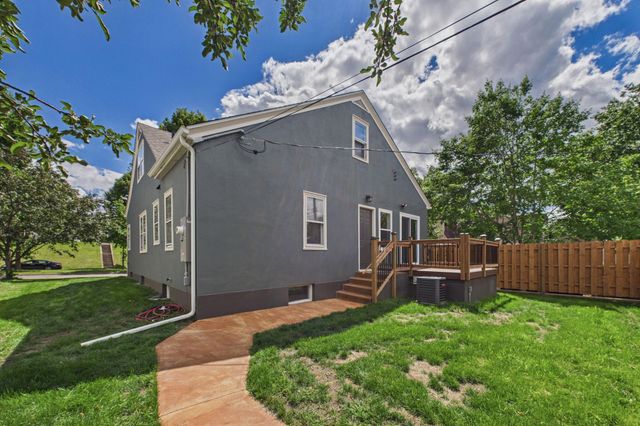 1599 Highland Parkway, Saint Paul, MN 55116