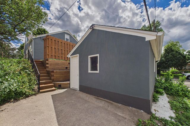 1599 Highland Parkway, Saint Paul, MN 55116