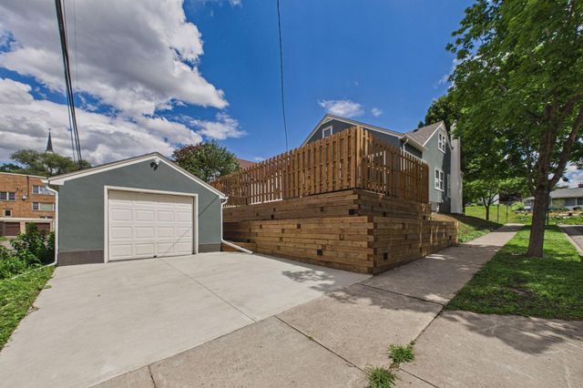 1599 Highland Parkway, Saint Paul, MN 55116