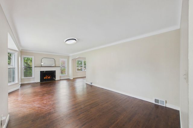 1599 Highland Parkway, Saint Paul, MN 55116