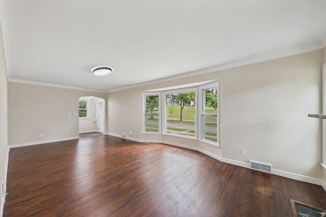 1599 Highland Parkway, Saint Paul, MN 55116