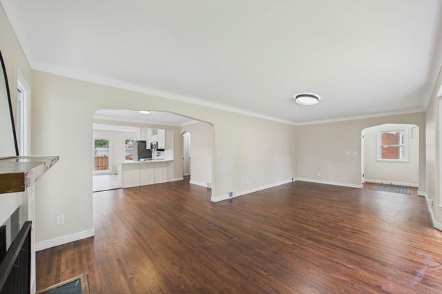 1599 Highland Parkway, Saint Paul, MN 55116
