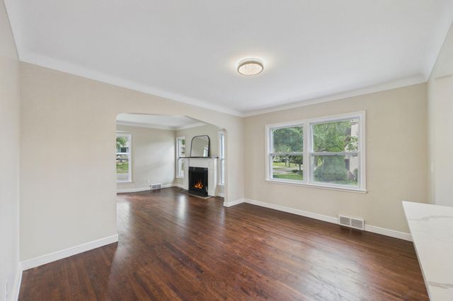 1599 Highland Parkway, Saint Paul, MN 55116