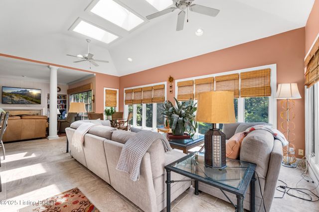 2778 Maple Rd, Louisville, KY 40205