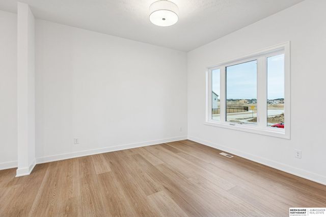 21420 Z Street, Elkhorn, NE 68022