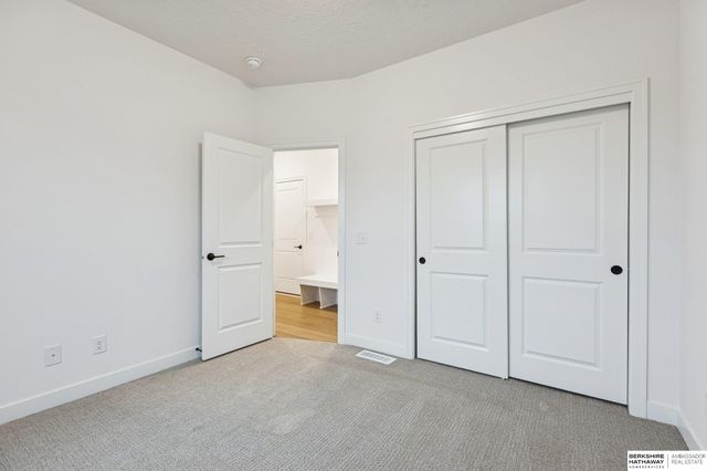 21420 Z Street, Elkhorn, NE 68022