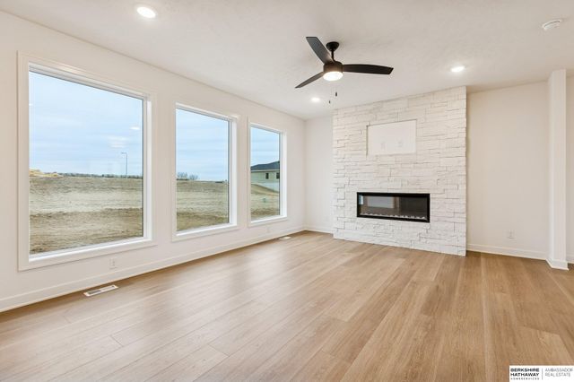 21420 Z Street, Elkhorn, NE 68022