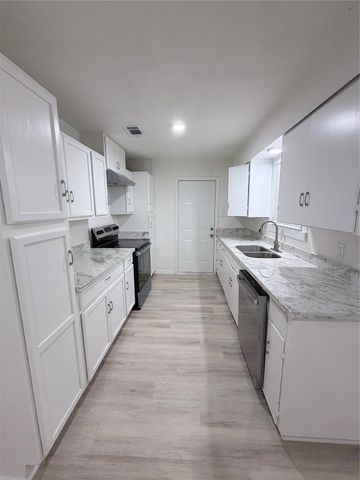 2428 19th Avenue N, Texas City, TX 77590