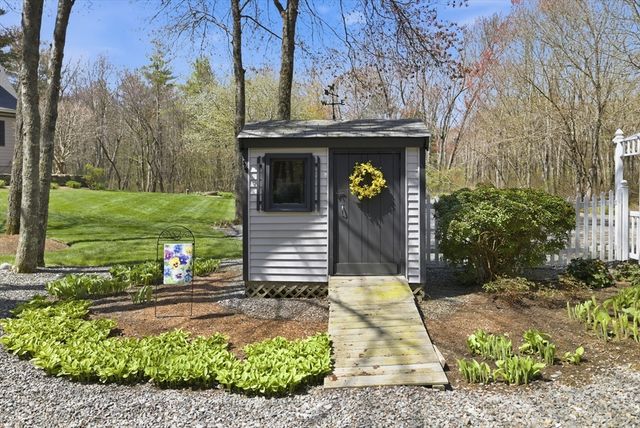 22 Country Lane, Berkley, MA 02779