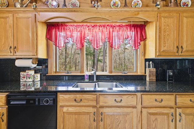 22 Country Lane, Berkley, MA 02779