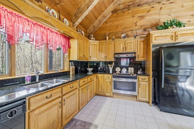 22 Country Lane, Berkley, MA 02779