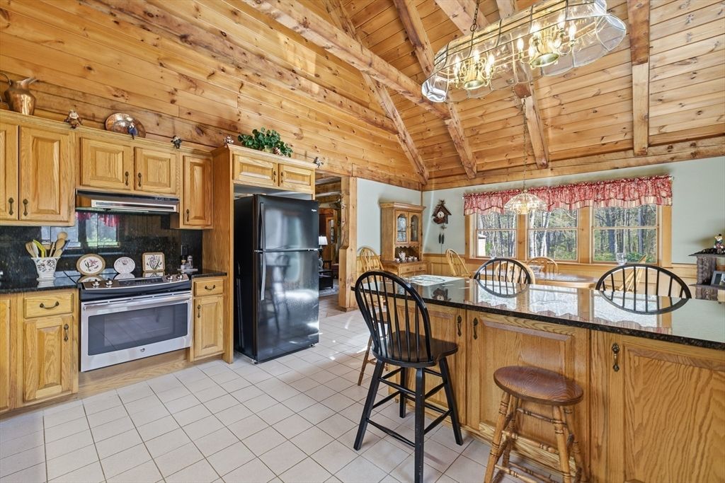22 Country Lane, Berkley, MA 02779