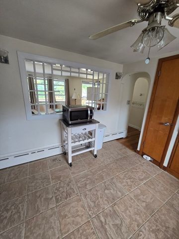 18 Grant St, Acushnet, MA 02743