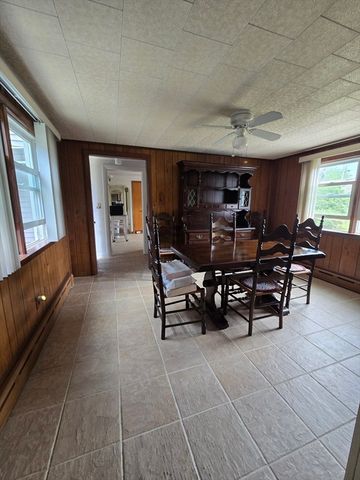 18 Grant St, Acushnet, MA 02743
