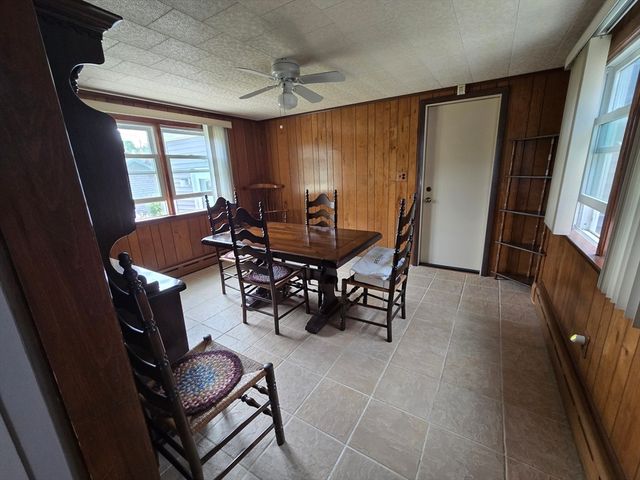 18 Grant St, Acushnet, MA 02743