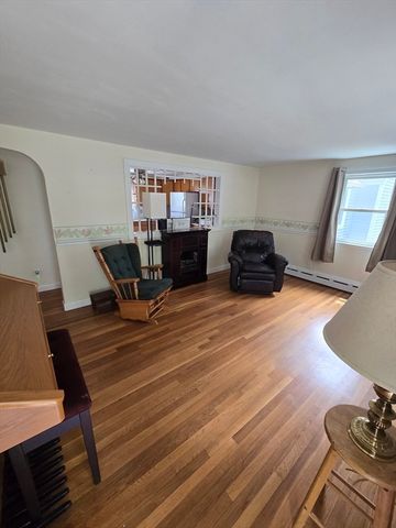 18 Grant St, Acushnet, MA 02743