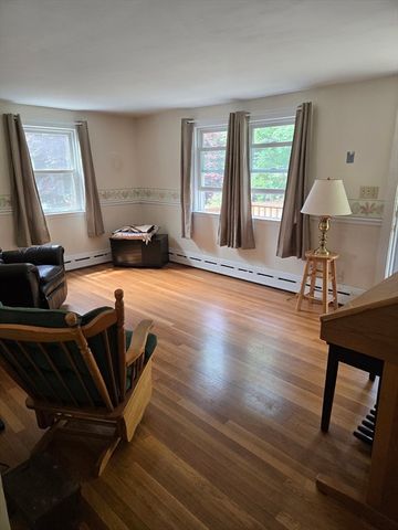 18 Grant St, Acushnet, MA 02743