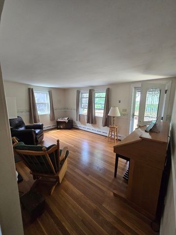 18 Grant St, Acushnet, MA 02743