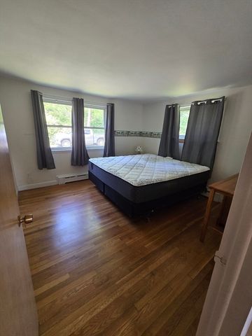 18 Grant St, Acushnet, MA 02743