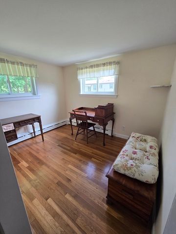 18 Grant St, Acushnet, MA 02743