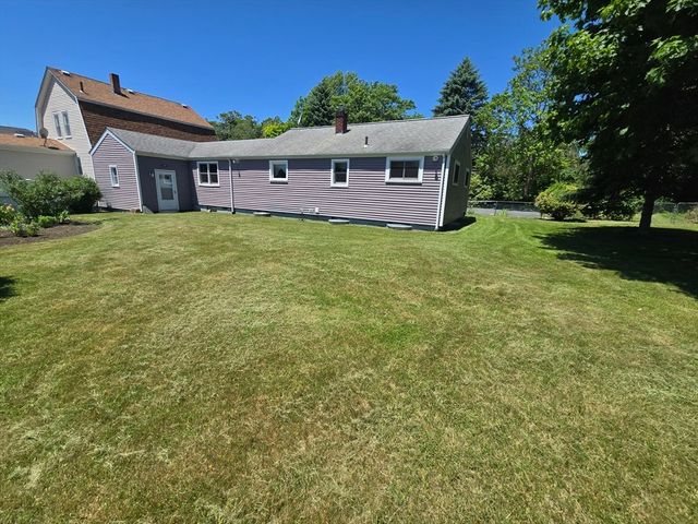 18 Grant St, Acushnet, MA 02743