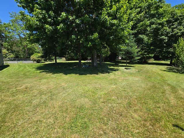 18 Grant St, Acushnet, MA 02743