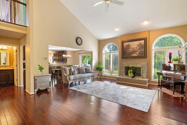 6568 Crabapple Drive, Troy, MI 48098