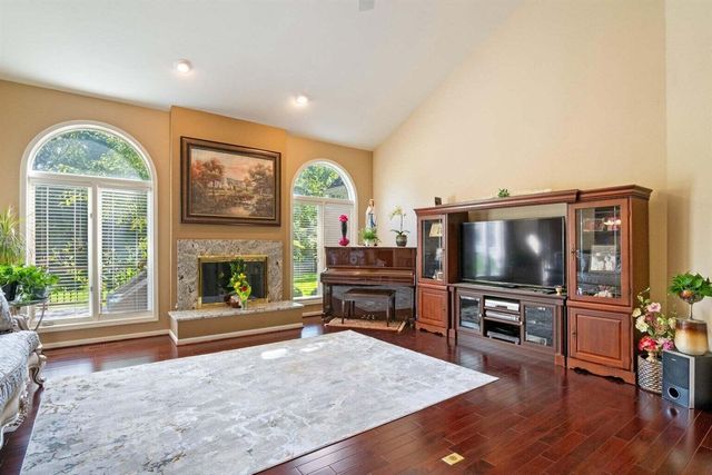 6568 Crabapple Drive, Troy, MI 48098