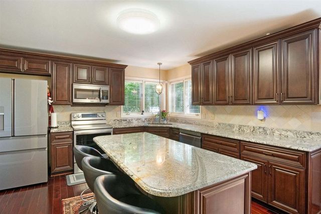 6568 Crabapple Drive, Troy, MI 48098