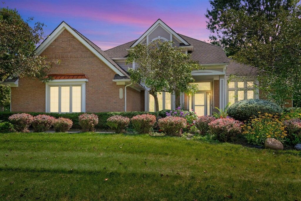 6568 Crabapple Drive, Troy, MI 48098
