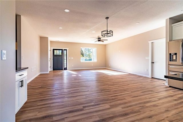 106 W Lake Shore Drive, Windsor, MO 65360