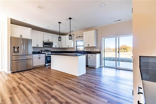 106 W Lake Shore Drive, Windsor, MO 65360