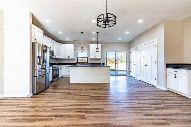 106 W Lake Shore Drive, Windsor, MO 65360