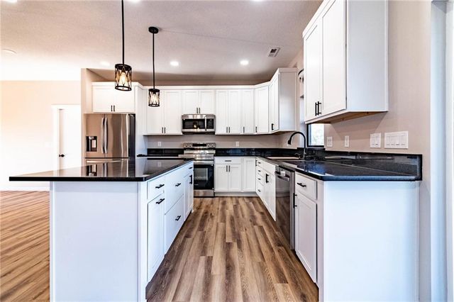 106 W Lake Shore Drive, Windsor, MO 65360