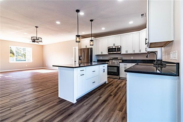 106 W Lake Shore Drive, Windsor, MO 65360