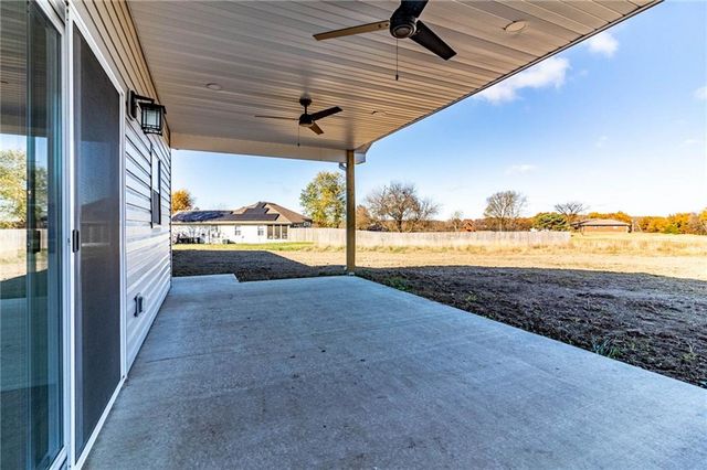106 W Lake Shore Drive, Windsor, MO 65360