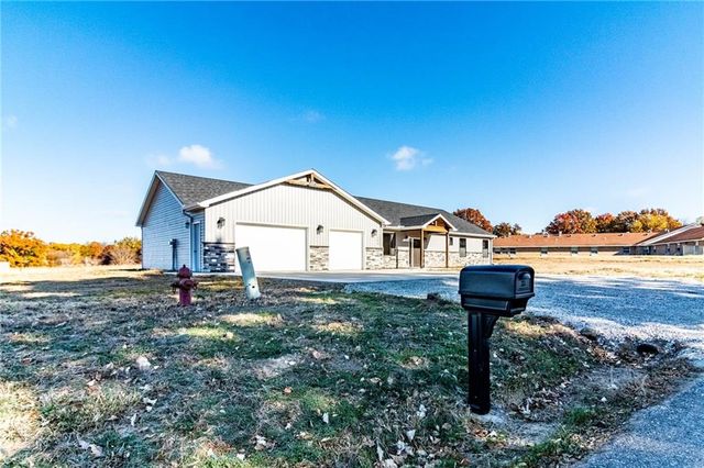 106 W Lake Shore Drive, Windsor, MO 65360